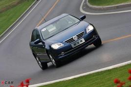 ����1.4TSI 4������ �A�ۃr�s��13.5�f